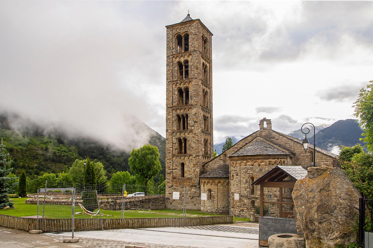 katholizismus: eine umfassende einführung in die geschichte, lehren und traditionen der katholischen kirche.