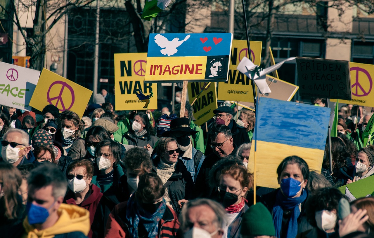 erfahren sie mehr über die verschiedenen arten von protesten, ihre ziele und die gesellschaftlichen auswirkungen. von friedlichen demonstrationen bis hin zu gewaltsamen auseinandersetzungen – entdecken sie die ursachen und kontexte, die zu protesten führen.