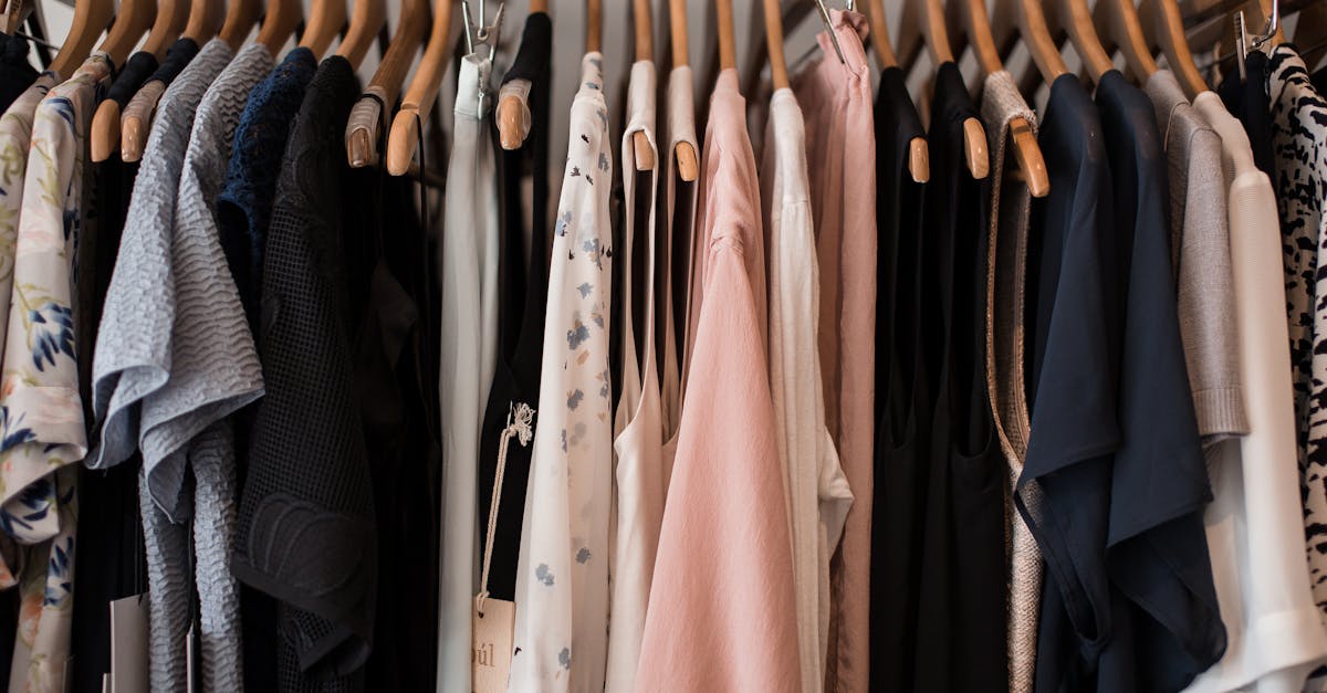 entdecken sie die neuesten modetrends für die saison. von angesagten farben bis hin zu stilvollen outfits – lassen sie sich inspirieren und finden sie ihren individuellen look, der ihre persönlichkeit unterstreicht.