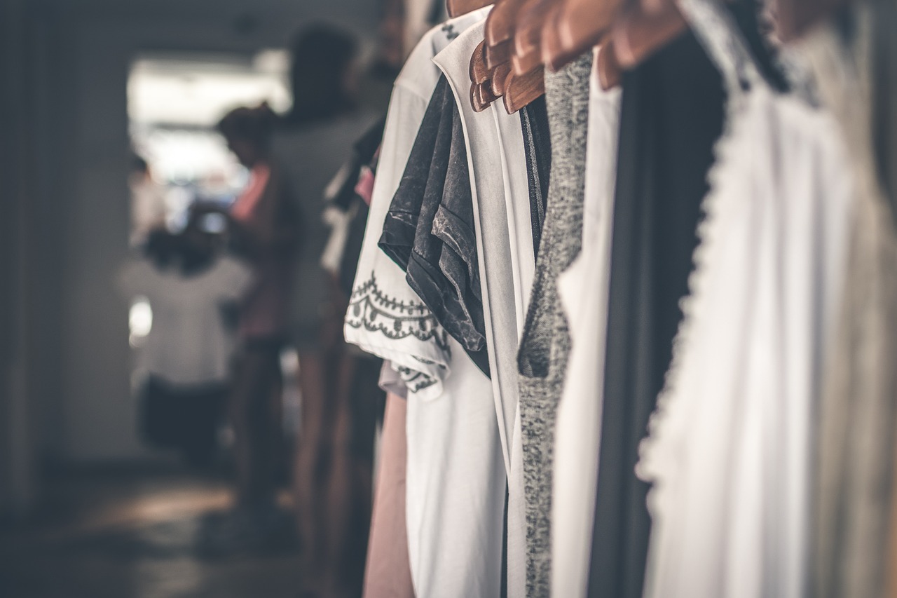 entdecken sie die neuesten fashion-trends: stilvolle outfits, aktuelle modedesigns und inspirierende looks für jede saison.