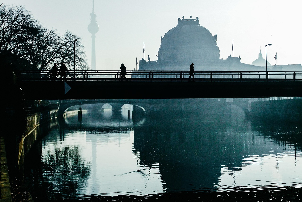 erleben sie die neuesten trends und highlights der berlin fashion week – das wichtigste modeereignis deutschlands mit exklusiven shows, designern und innovationen.