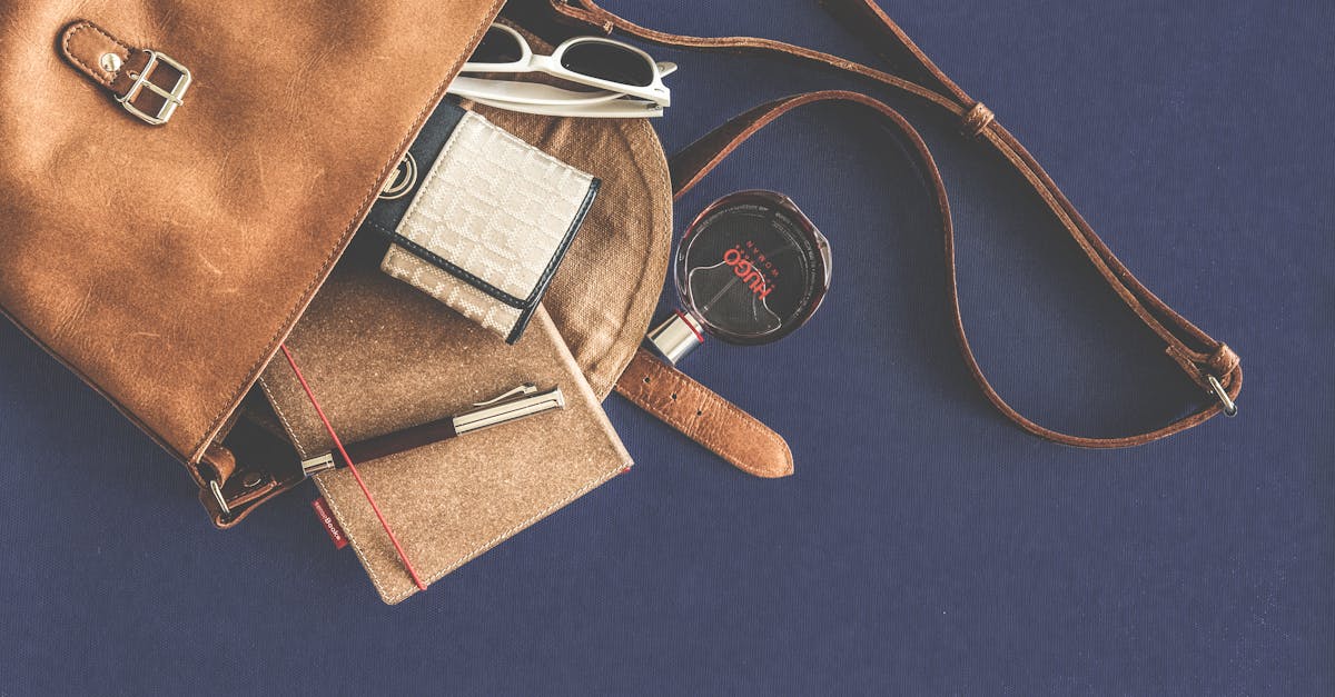 entdecken sie eine vielfältige auswahl an modischen accessoires, von eleganten schals und stilvollen taschen bis hin zu auffälligem schmuck. ergänzen sie ihr outfit mit unseren trendigen must-haves für jeden anlass.