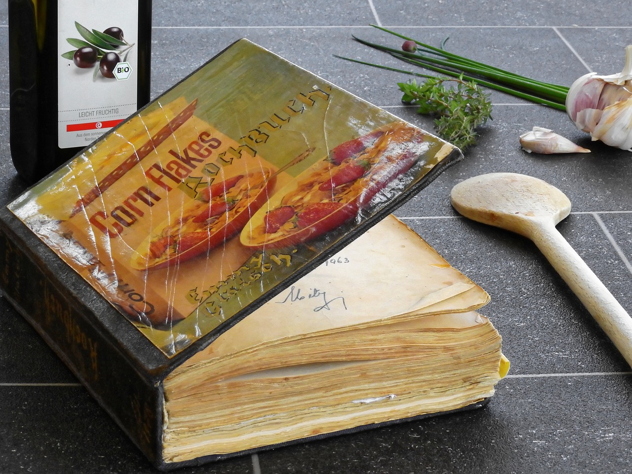 entdecken sie die welt der kochbuchautoren! von renommierten chefs bis hin zu leidenschaftlichen heimköchen – erfahren sie mehr über ihre inspirierenden geschichten, rezepte und kulinarischen abenteuer.
