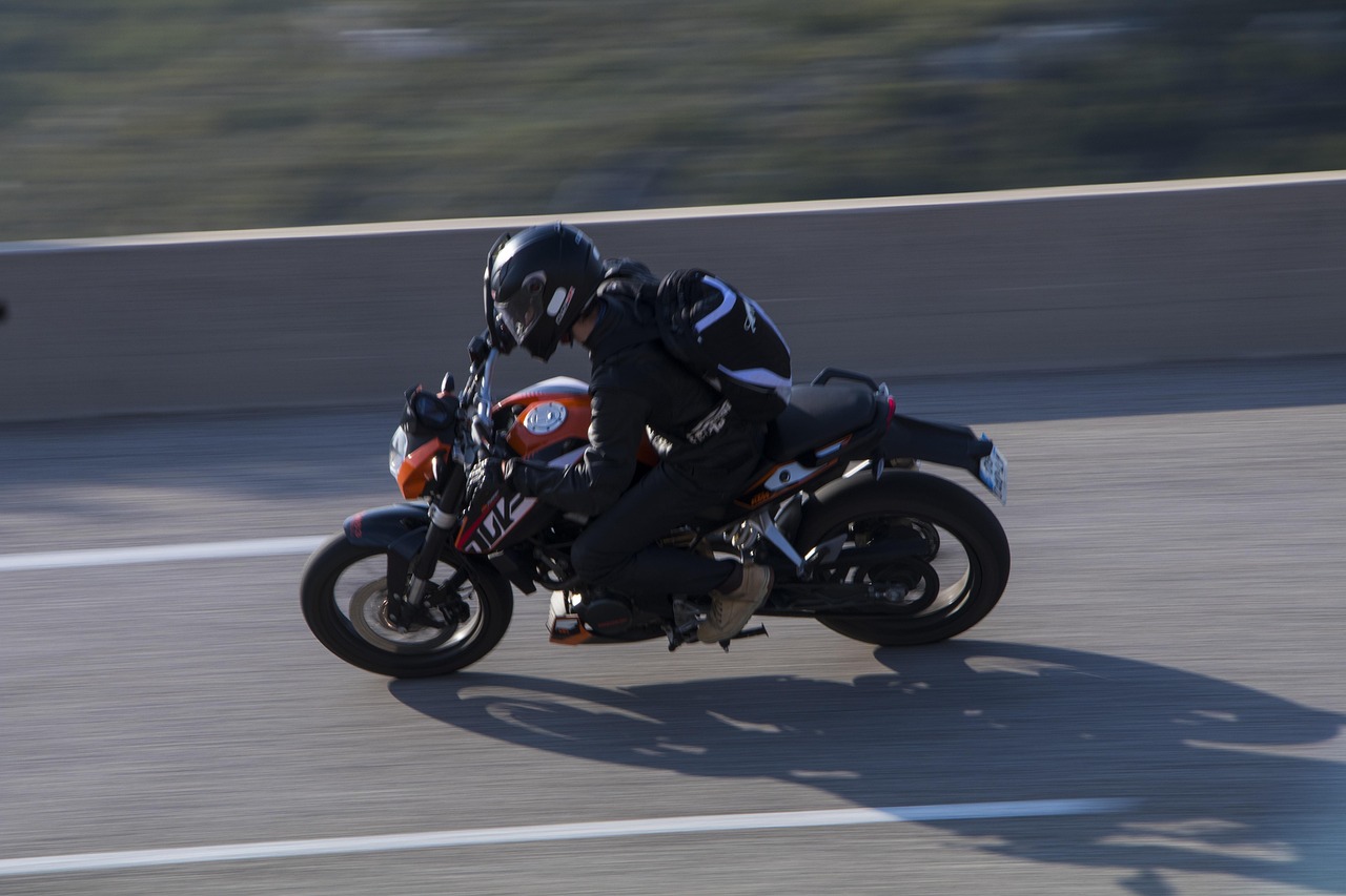 entdecken sie die ktm 1290 super adventure r – das ultimative adventure-bike für offroad- und straßenfahrten. leistungsstarker motor, modernste technologie und maximaler fahrspaß für abenteurer.