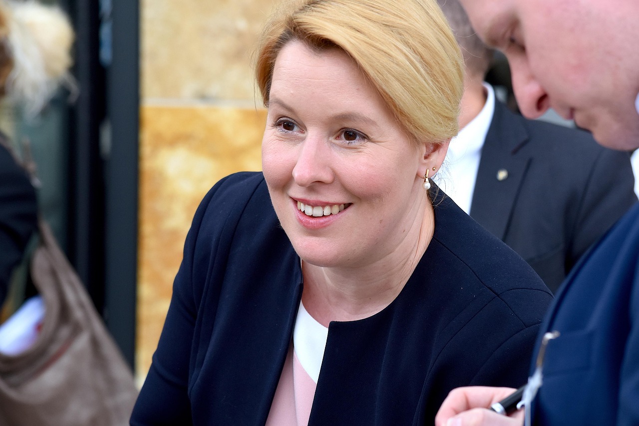 Aktualisierungen zu den Koalitionsgesprächen: Merz plant, Klöckner als Bundestagspräsidentin vorzuschlagen