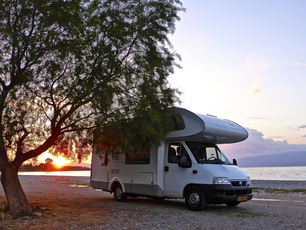 erleben sie die freiheit des reisens mit einem wohnmobil! entdecken sie atemberaubende landschaften, charmante städte und genießen sie den komfort von zu hause unterwegs. ideal für abenteuerlustige und naturliebhaber.