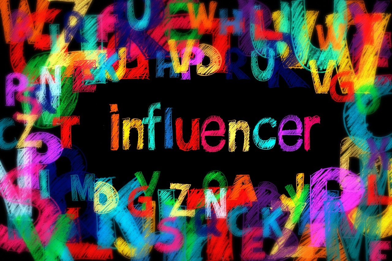 entdecken sie die welt der influencer: trends, tipps und einblicke in das leben und die strategien von social media stars, die marken und das verbraucherverhalten beeinflussen.