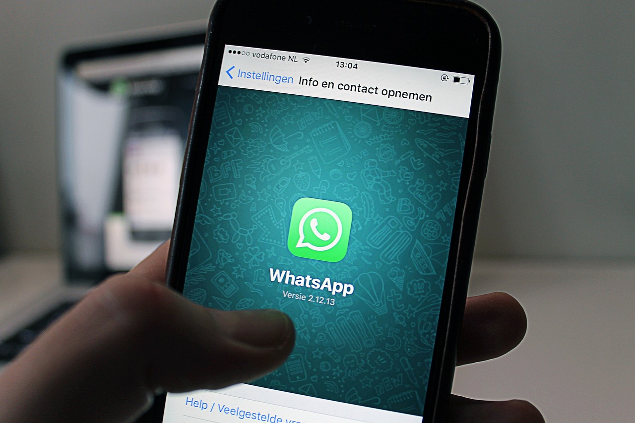 entdecken sie whatsapp – die beliebte messaging-app, die es ihnen ermöglicht, mit freunden und familie in kontakt zu bleiben. nutzen sie textnachrichten, sprachanrufe, videochats und teilen sie fotos und dateien mühelos. bleiben sie vernetzt, egal wo sie sind!