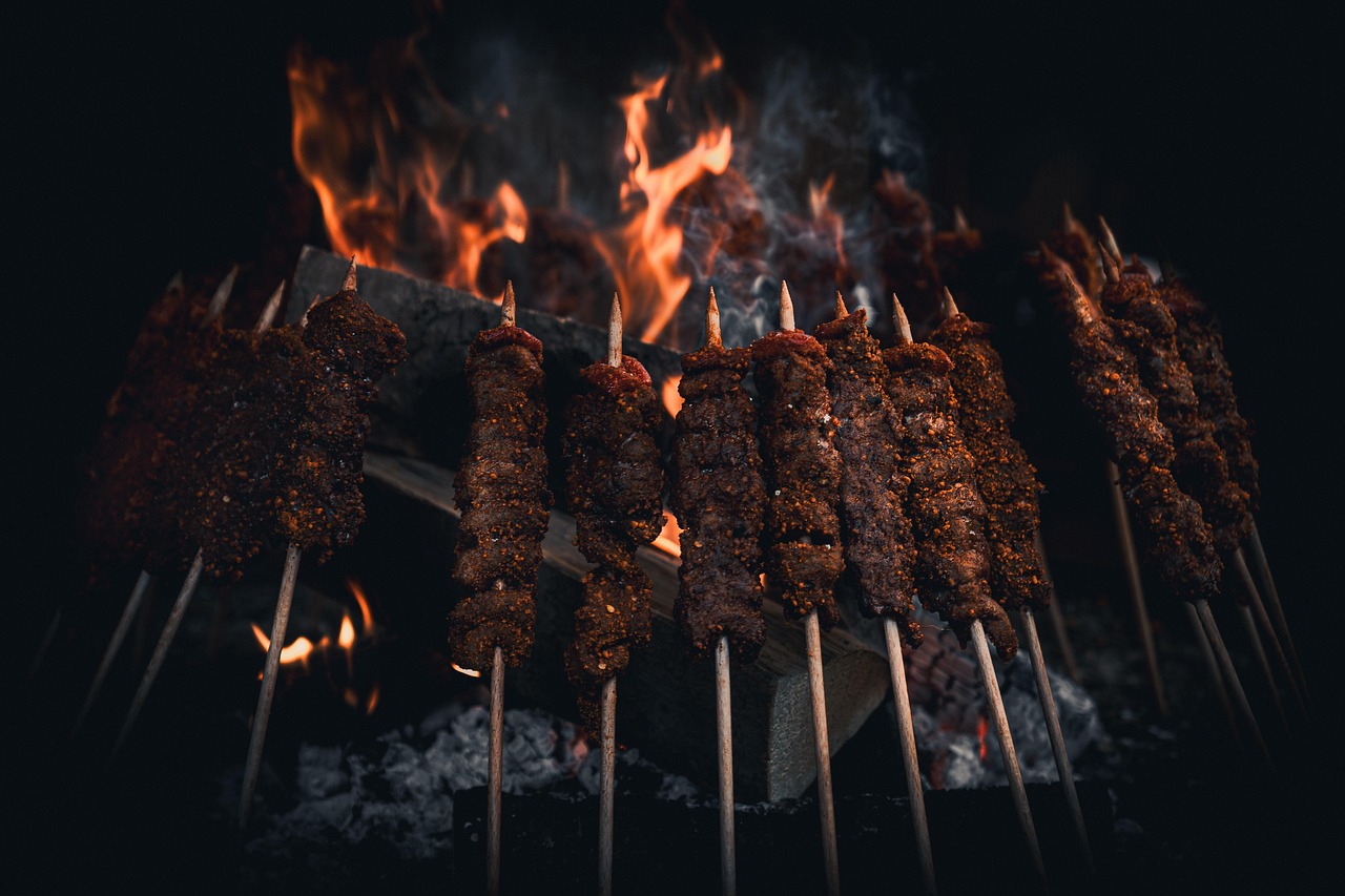 entdecken sie die besten tipps und rezepte für ein perfektes barbecue! von der auswahl des grillgeräts bis hin zu köstlichen marinaden und beilagen - bereiten sie unvergessliche grillabende mit familie und freunden vor.