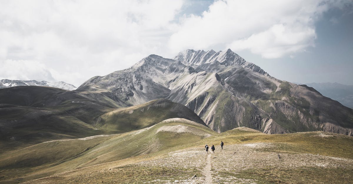 entdecken sie die faszination des bergsteigens! unsere umfassenden ratgeber und tipps helfen ihnen, die besten routen zu finden, die richtige ausrüstung auszuwählen und unvergessliche abenteuer in den bergen zu erleben.