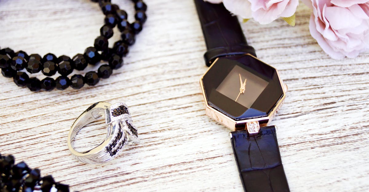 entdecken sie die neuesten modetrends mit unseren stilvollen modeaccessoires. von taschen über schmuck bis hin zu schals – verleihen sie ihrem outfit das perfekte finish und setzen sie individuelle akzente.