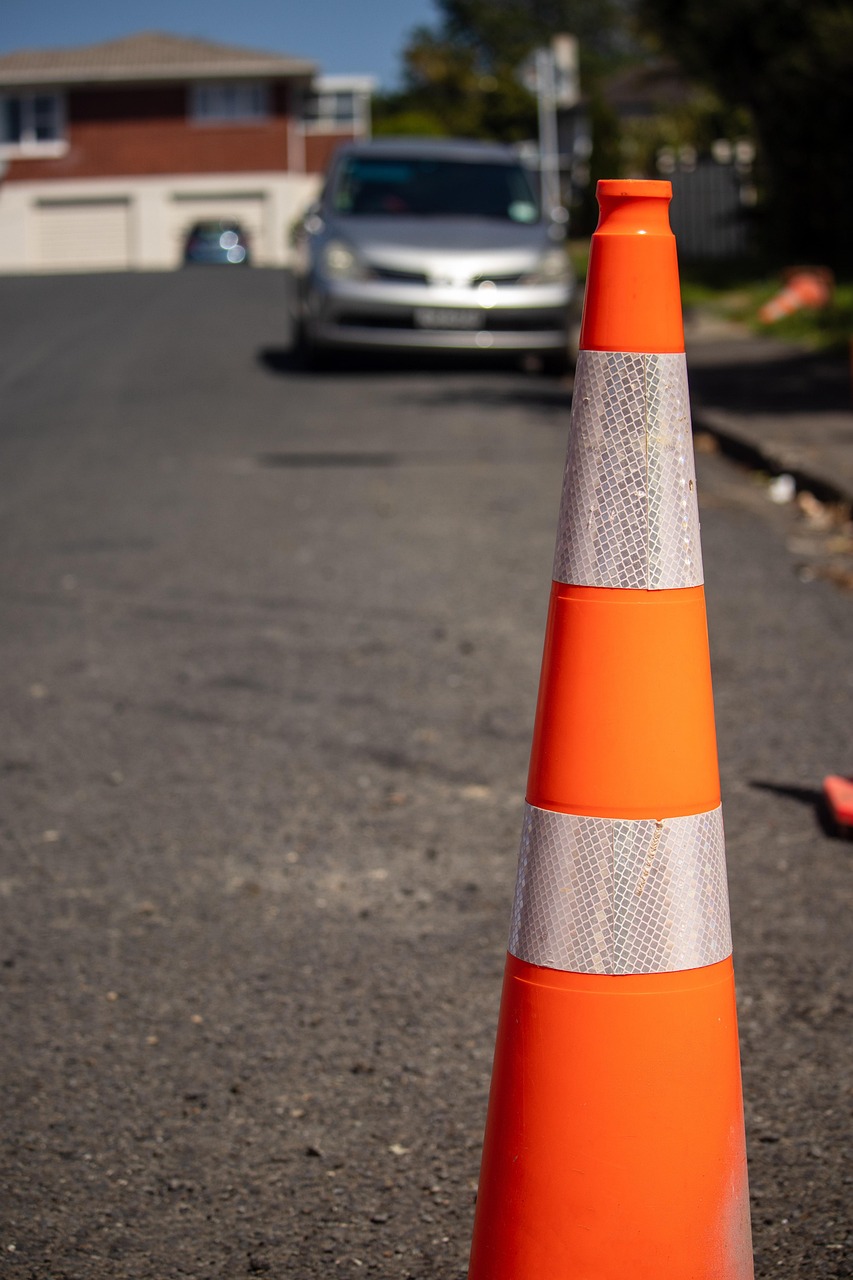entdecken sie wichtige informationen und tipps zur verkehrssicherheit. erfahren sie, wie sie sich und andere im straßenverkehr besser schützen können – für mehr sicherheit auf allen wegen.